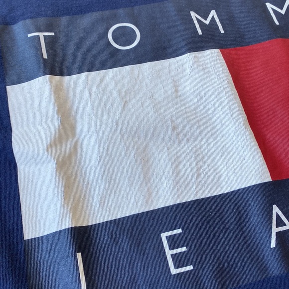 Tommy Hilfiger T-shirt - Picture 2 of 5
